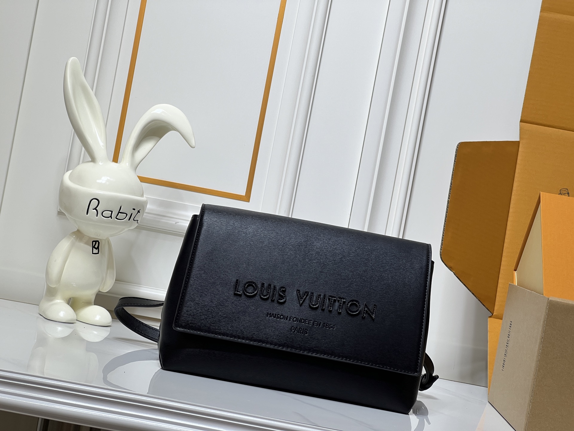 Louis Vuitton LV Classic Handbag Premium Canvas Model M13344 Interior Pocket Everyday Carry Designer Bag